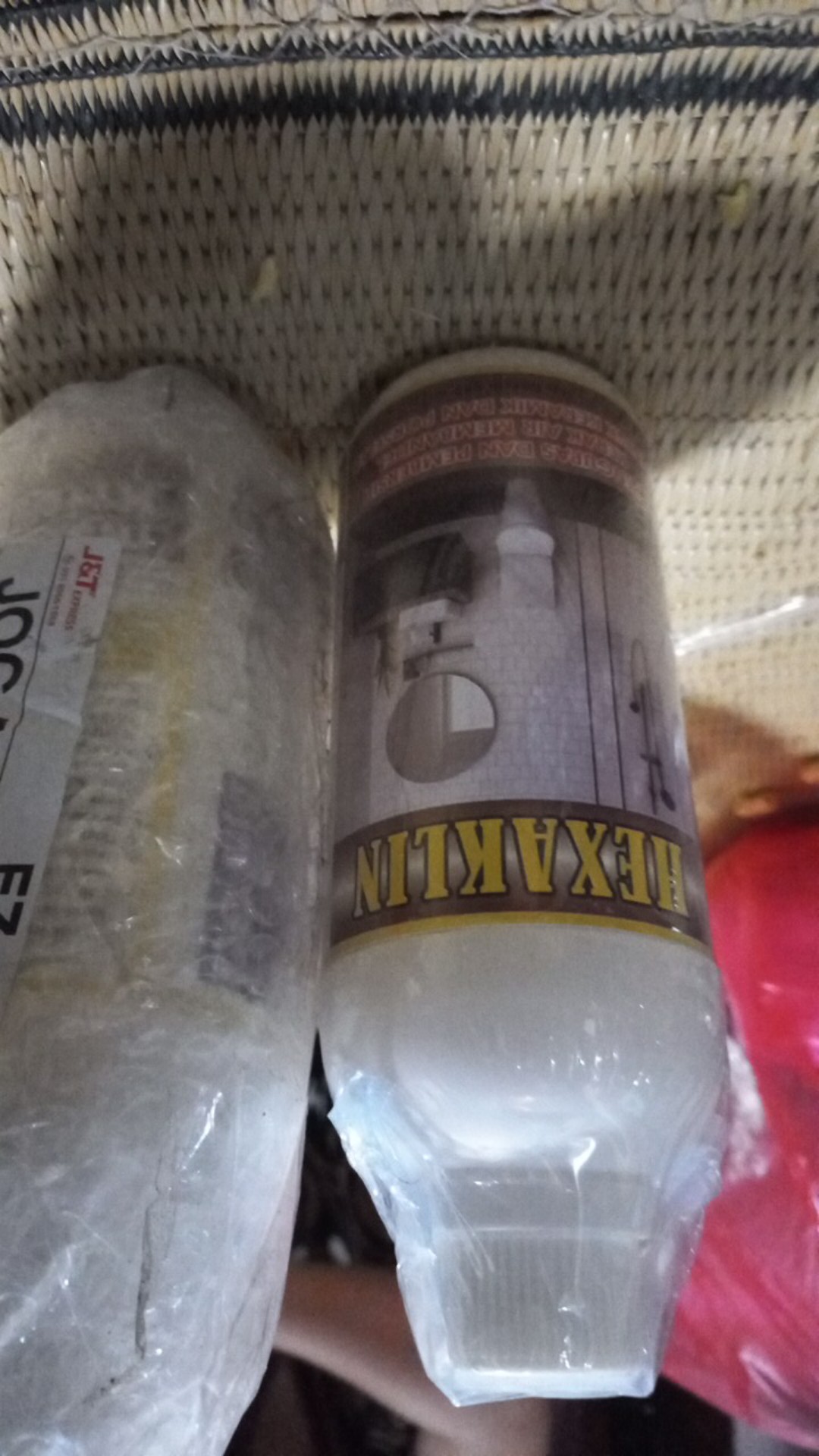 Hexaklin Pembersih Kerak Hitam Keramik Kamar Mandi Paling Ampuh 2 Botol