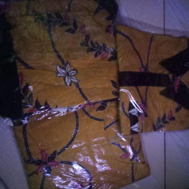 Sarimbit Couple Batik  Blus Wanita Nadine Kerang Merah