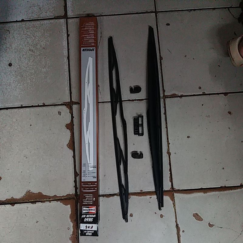wiper kaca depan bmw e34 merk champion harga sepasang