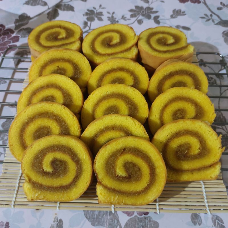 

Bolu Gulung Nanas