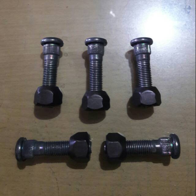 Baut roda kijang panjang 6cm seluruhan