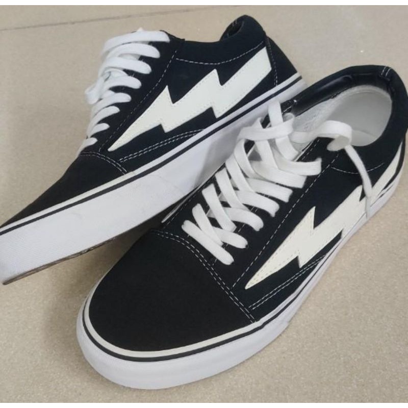 MURAH BAYAR DITEMPAT SNEAKERS VANSS PETIR PRIA DAN WANITA/SEPATU SEKOLAH/SEPATU CASUAL DAN FORMAL/SNEAKERS VANSS MODEL BARU/SNEAKERS VANSS PETIR TERBARU/SEPATU TREND MASA KINI/SEPATU VANSS TERBARU 2022/SEPATU VANS PETIR REVENGE/SEPATU FASHION TERLARIS COD