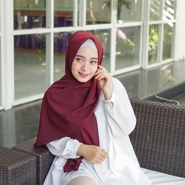 𝗖𝗮𝗿𝗲.𝗶𝗻 Pashmina Lozy Ceruty Babydoll 180x75cm (JAHIT TEPI) PREMIUM QUALITY-Maroon