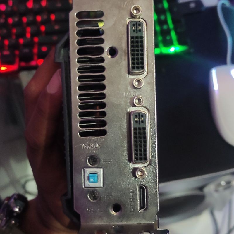 GTX 560 1gb ddr5 256bit