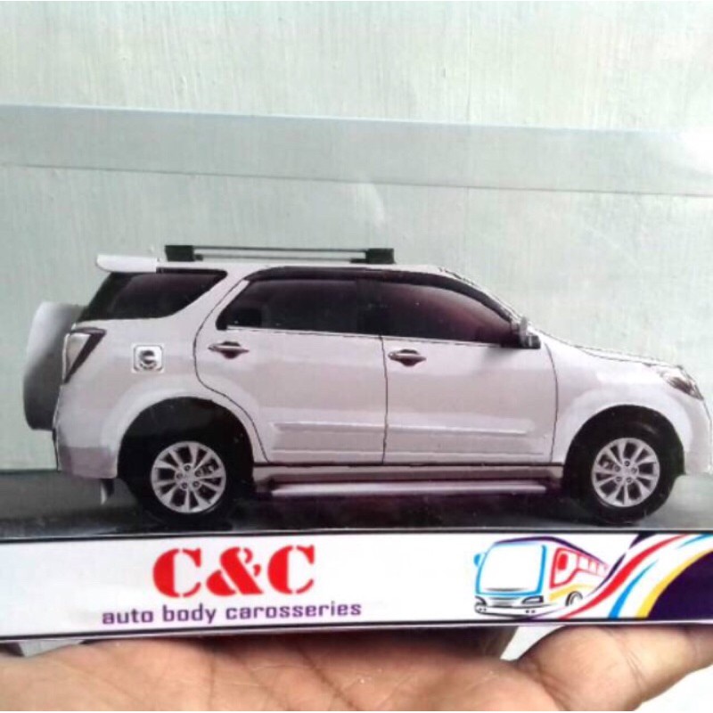 miniatur mobil Daihatsu terios