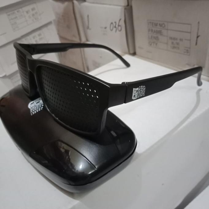 kacamata terapi pinhole