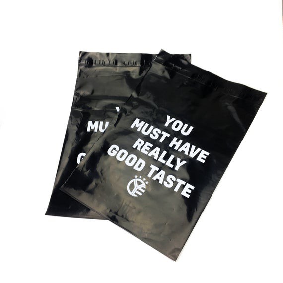 30x40cm Polymailer HITAM GLOSSY Custom Sablon Harga per 30x40cm Polymailer HITAM GLOSSY Custom Sablon Harga per