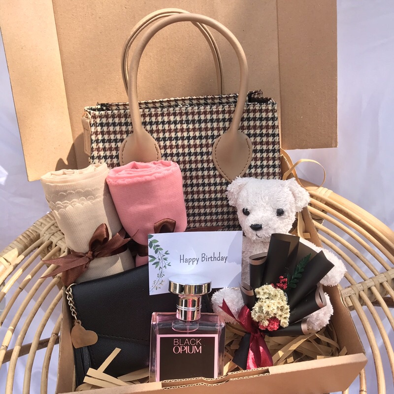 

[VINTAGE HIJAB] GIFT BOX CEWE / KADO PACAR / KADO CEWEK / WEDDING / GRADUATION / ANNIVERSARY