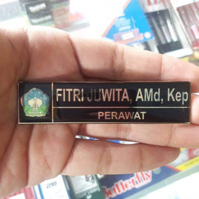 

Name Tag, Nama Dada Gold