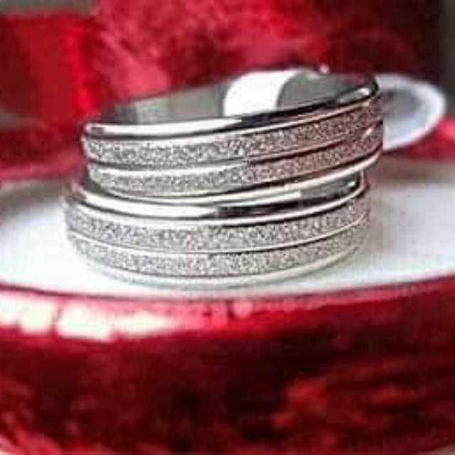 Cincin couple titanium pasir putih garis