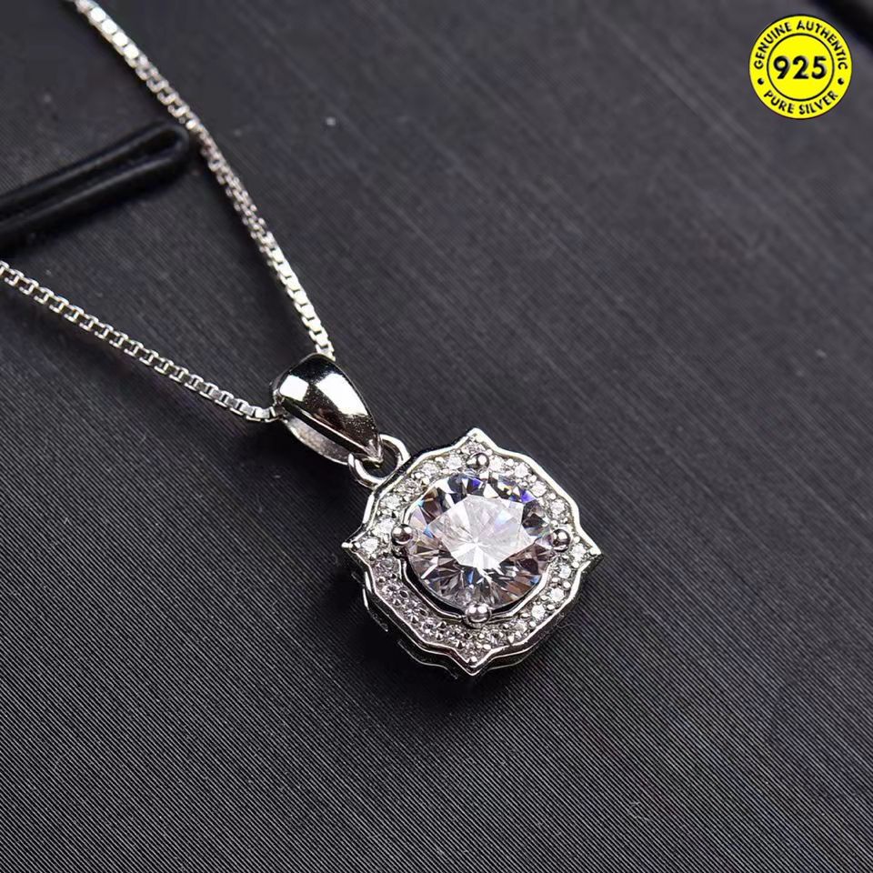 Eight Hearts and Eight Arrows Moissanite Pendant Female