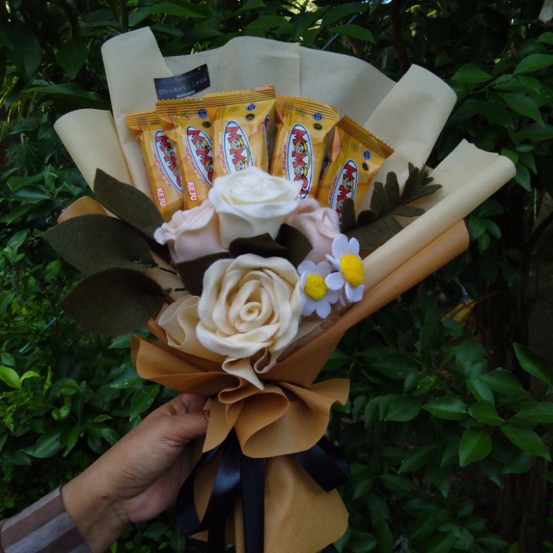 buket bunga dan snack/buket wisuda/buket murah