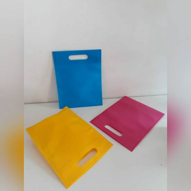 

Goodie bag / tas spunbond oval 20x25