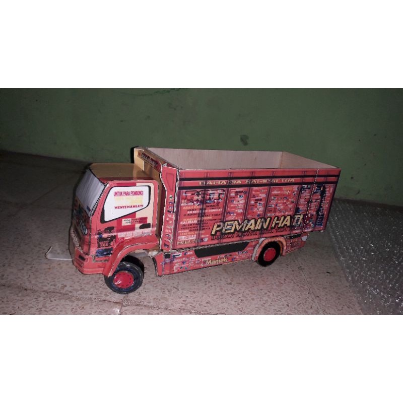 Miniatur truck oleng kardus dan triplek