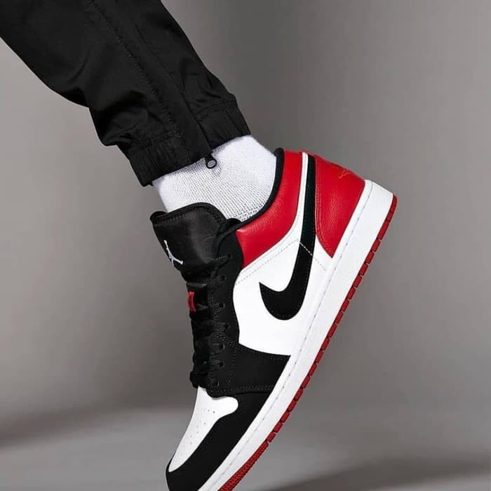 New Arrival! N.I.K.E A.I.R J.O.R.D.A.N LOW LAKERS || Men || Grade Authentic Original || Box BNIB ||