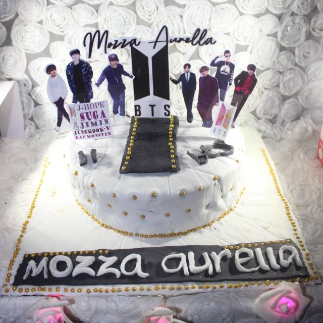 

Cake ulang tahun BTS