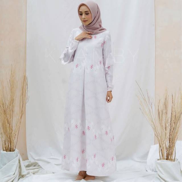 Amara dress wearing klamby