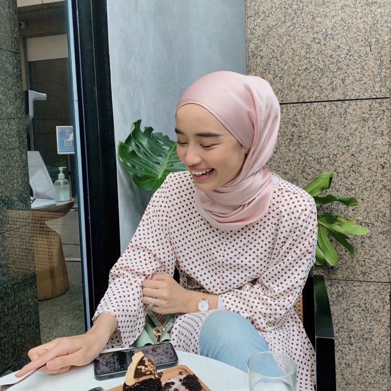 Pashmina Premium Satin Silk Malaysia Textured Crinkle (JAHIT TEPI KECIL SUPER RAPI)-Blush