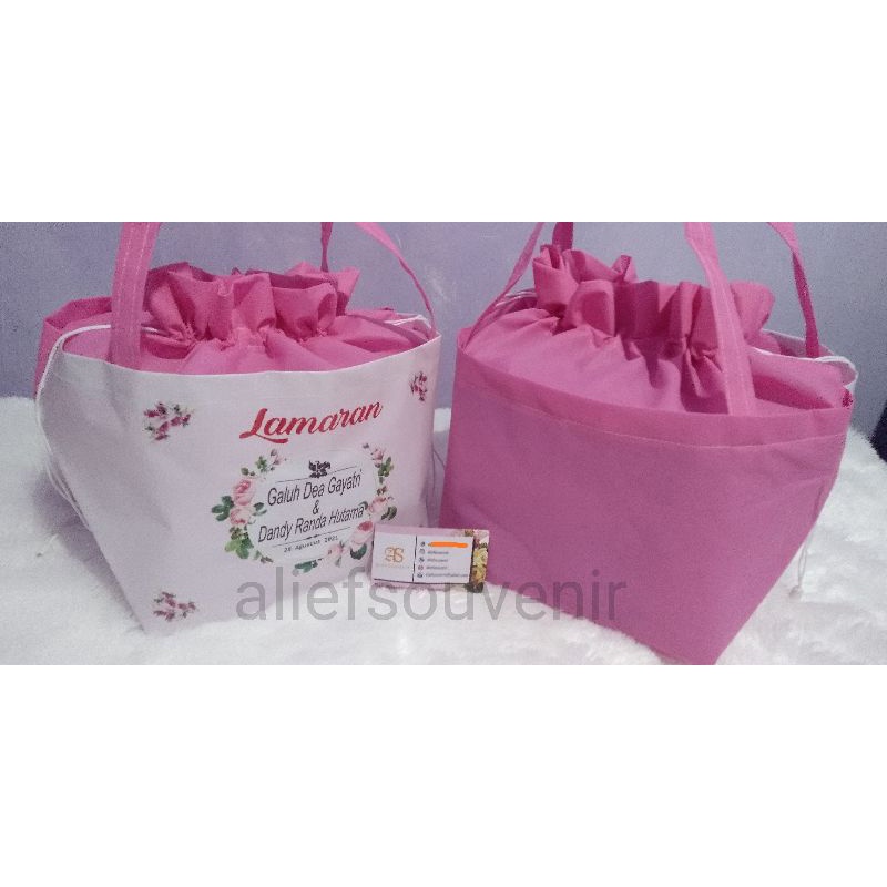

tas kecantikan/Tas goodiebag souvenir pernikahan/tas Snack UK 15x15