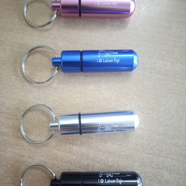 Souvenir Gantungan kunci + tempat obat Labuan bajo