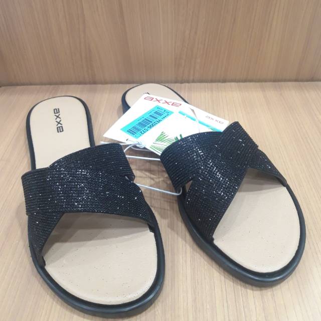 Sandal santai wanita dari axxe,nyaman dipakai sehari-hari lembut lentur ,awet dan harga  terjangkau