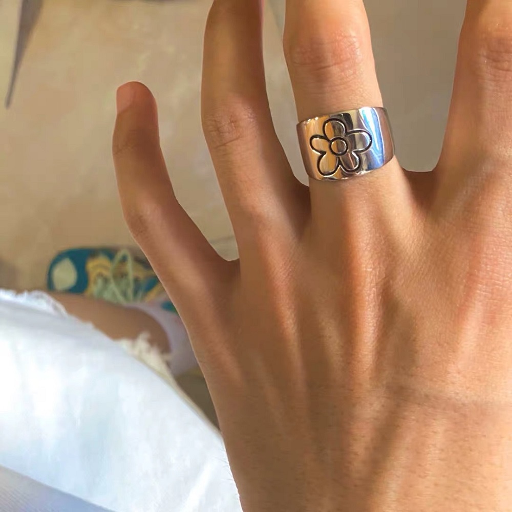 Cincin Adjustable Desain Bunga Bahan Metal Gaya Korea Untuk Wanita