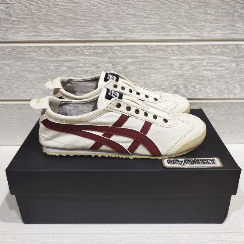 Sepatu Slip On Wanita Cream Maroon Bahan Kanvas Tanpa Tali