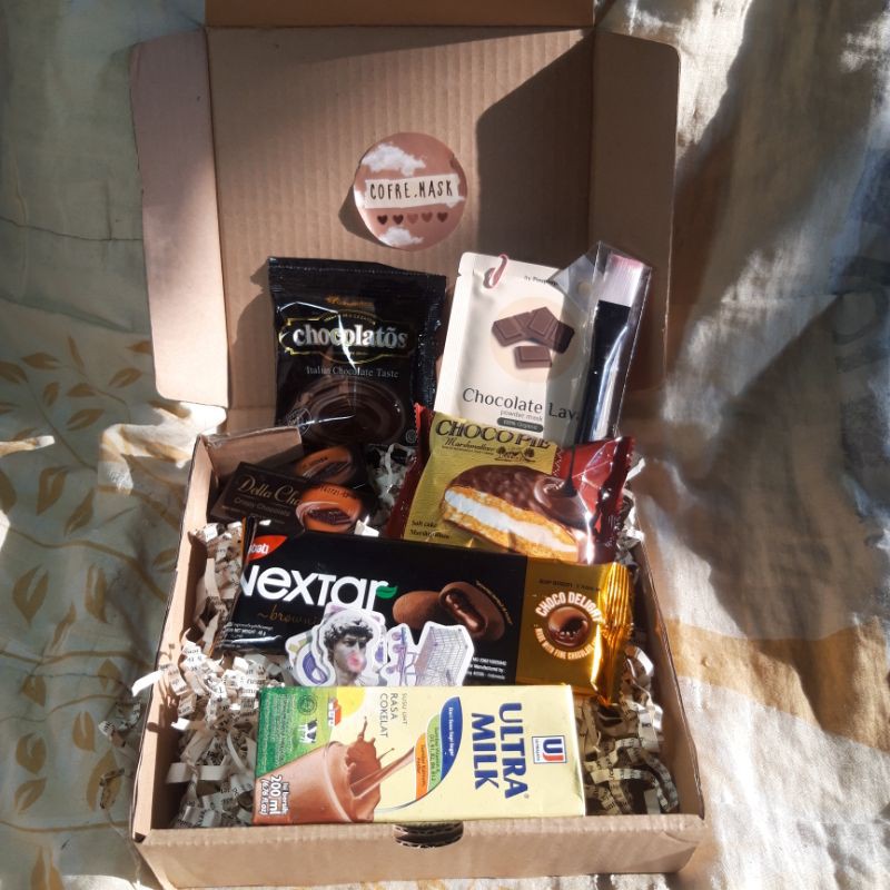 

GIFT BOX/SNACK BOX/HAMPERS KIT (CHOCOLATE LOVERS) NEW BOX !!!!