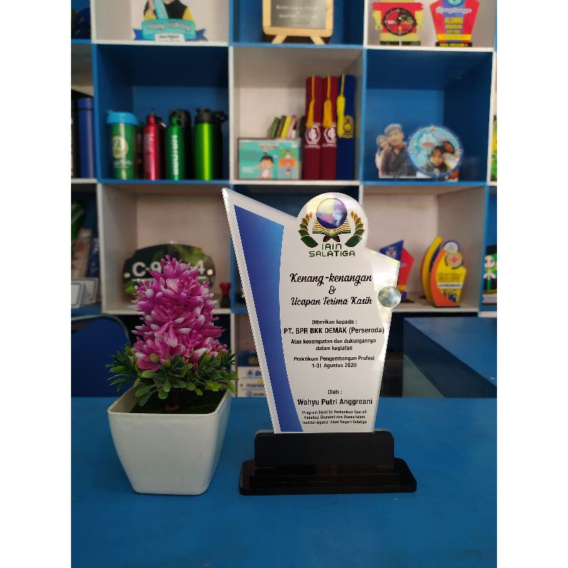 

JUAL BEST QUALITY !! | TROPHY AKRILIK | VANDEL ACRYLIC | PLAKAT PENGHARGAAN Pusat Akrilik Semarang