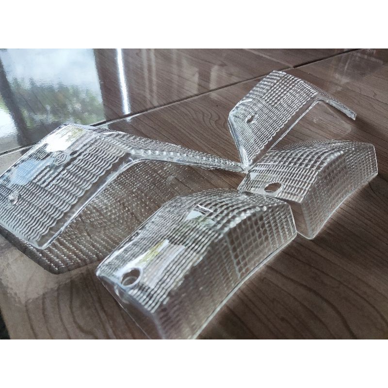 Mika Sein sen Vespa Excel Spartan Exclusive 2 Warna Putih