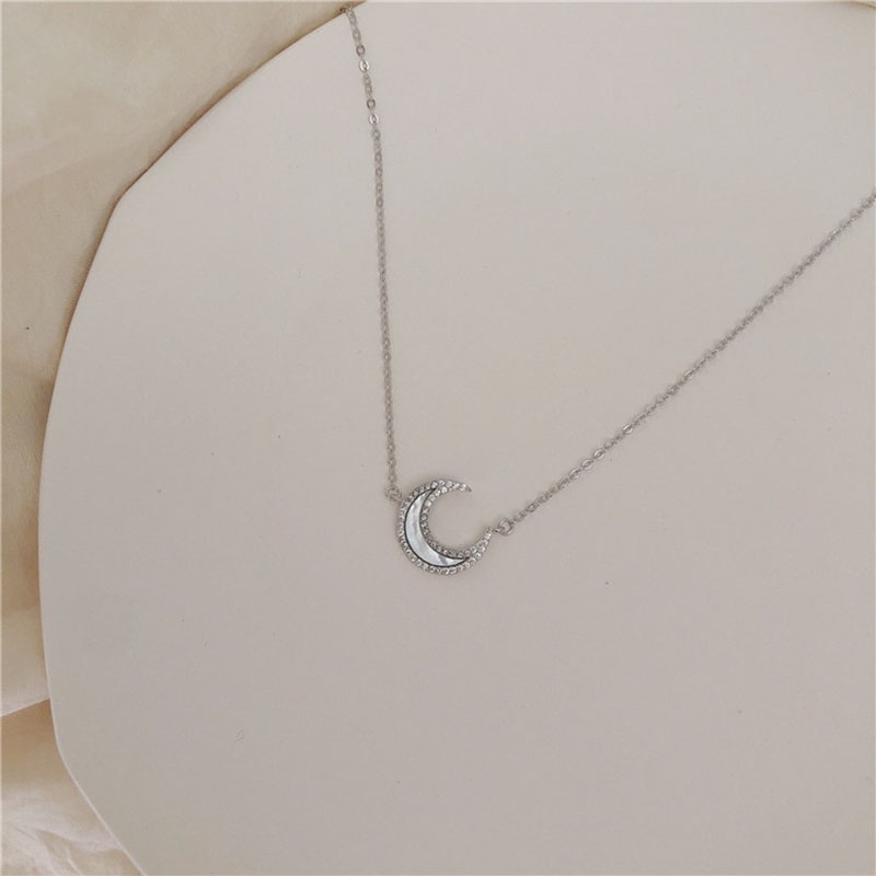 Kalung Rantai Klavikula Liontin Bulan Sabit Lapis Perak Aksen Kristal Untuk Wanita