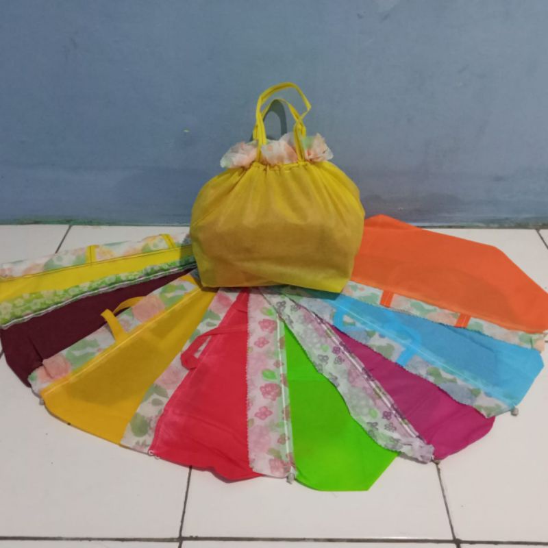 

Goodie bag serut 22x22 - tas kain - tas tahlilan syukuran (Harga Lusinan)