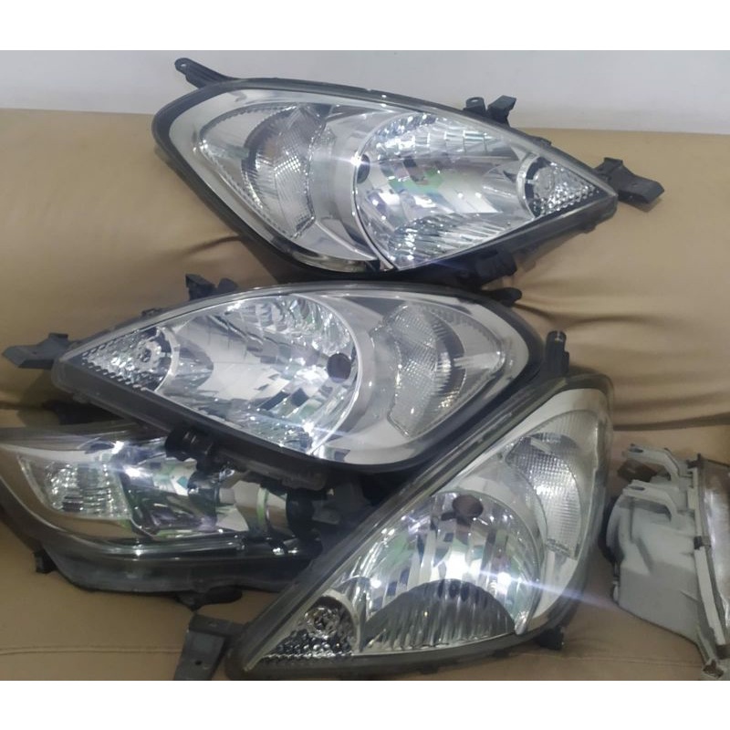 Lampu depan Innova tahun 2005-2010