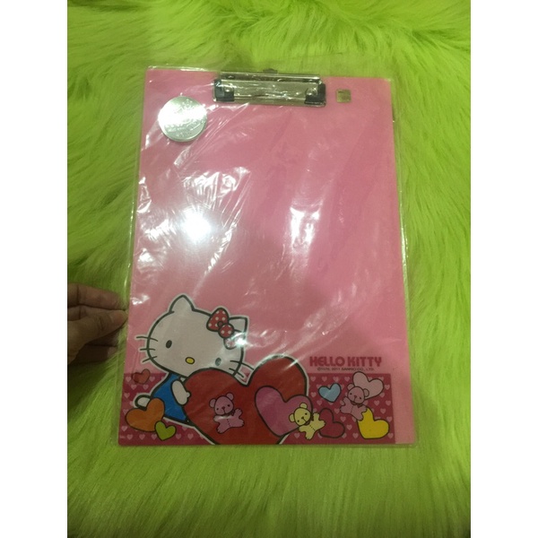 

alas papan nulis hello kitty