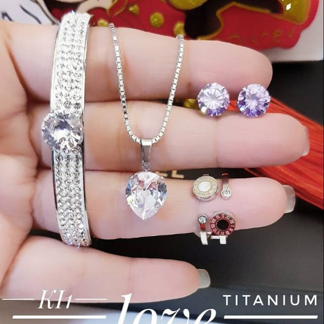 1 set titanium berlapis emas putih.di percantik batu permata zicron