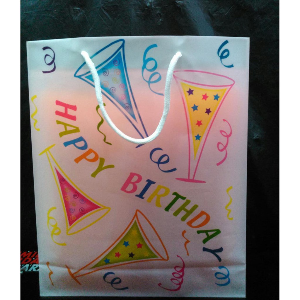 

Tas Plastik Happy Brithday ukuran 28x33x9 Dijual satuan lembar