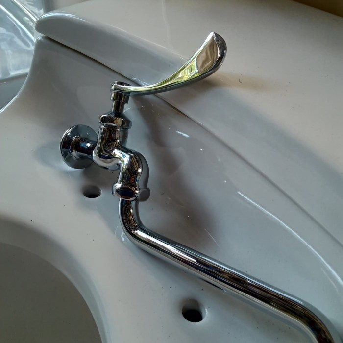 kran cucian piring toto