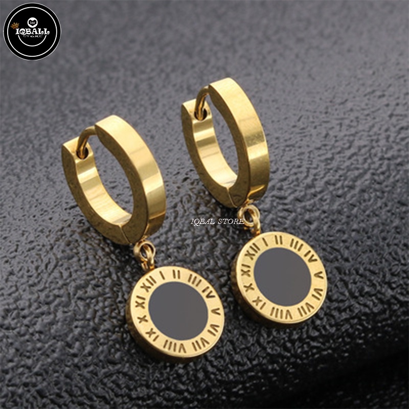 Anting Titanium Wanita Anti Karat / Anting Motif Bulat Hitam Tulisan Romawi Anti Karat dan Luntur Hi