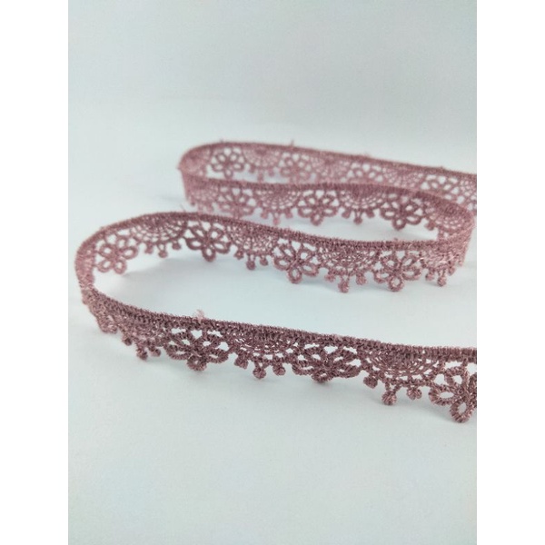 Renda Bordir Pinggiran Motif Bunga Lubang Meteran Ungu Muda Bahan Untuk Menjahit 