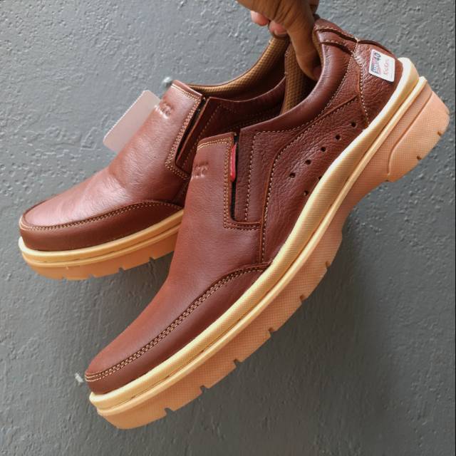 Kickers Sepatu Kulit Asli Pria Elegan Istimewa