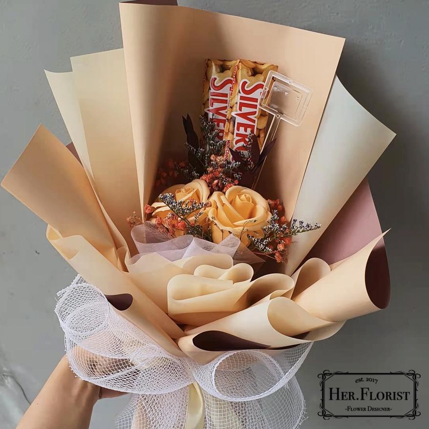 Her.Florist [Rose] Soap 2 Pcs And 2 Pcs Silverqueen/ Buket Bunga Sabun & Coklat Hadiah Kado