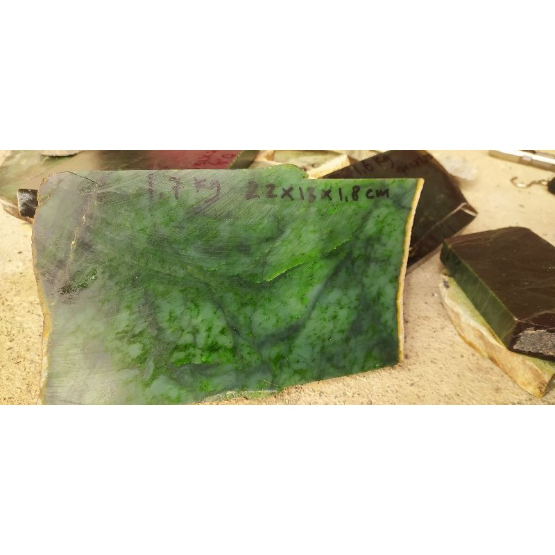 BONGKAHAN BATU GIOK HIJAU ACEH 1.7 KG KUALITAS SUPER