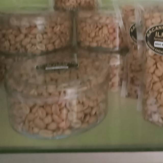 

Kacang bawag toplees