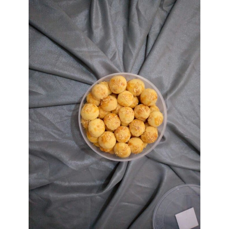 

Kue Lebaran Nastar Keju Lumer 500gram (pake wisjman dan bahan premium)