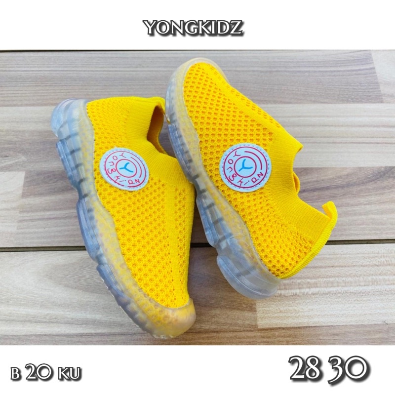 sepatu kuning b20