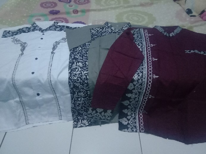 Hem Monteli Kemeja Atasan Pria Lengan Pendek Kemeja Polos Casual Slimfit Putih Hitam Maron