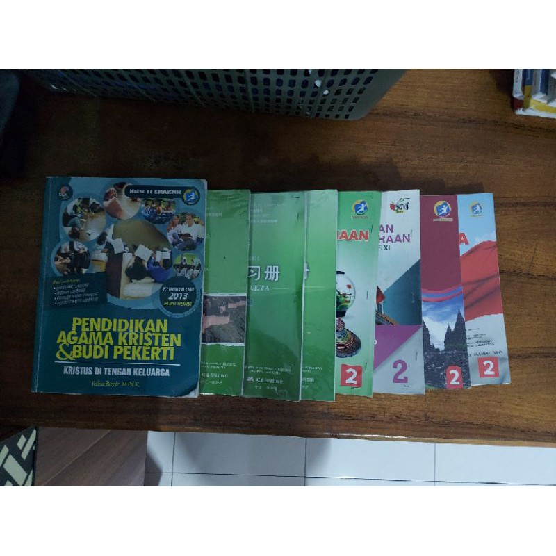 Buku Pelajaran Kelas 11 SMA Jurusan IPS (Preloved) (pt 2)
