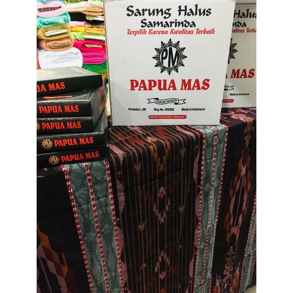Papua Mas Sarung Premium Hitam Polos dan Motif