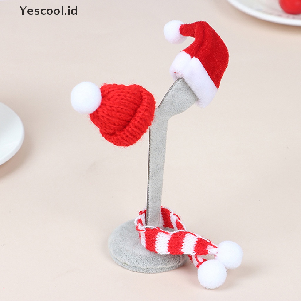 (Yescool) 2pcs / Set Topi Kupluk + Syal Mini Tema Natal Untuk Aksesoris Boneka