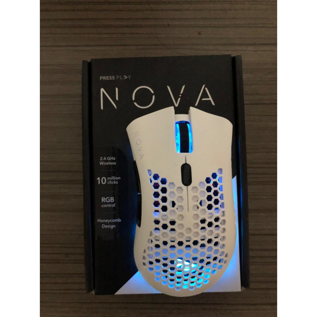 NOVA Ultralight Wireless Gaming Mouse Bekas